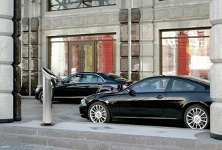 Illustration for article titled GE and Yves Behar Unveil Charge-Stations for Electric Cars